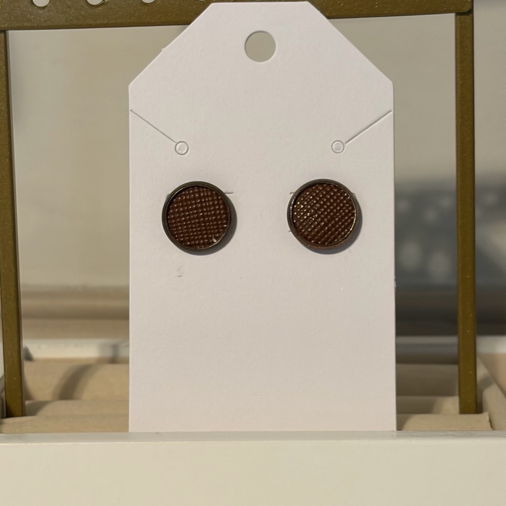 Brown Textured Stud Earrings ✨